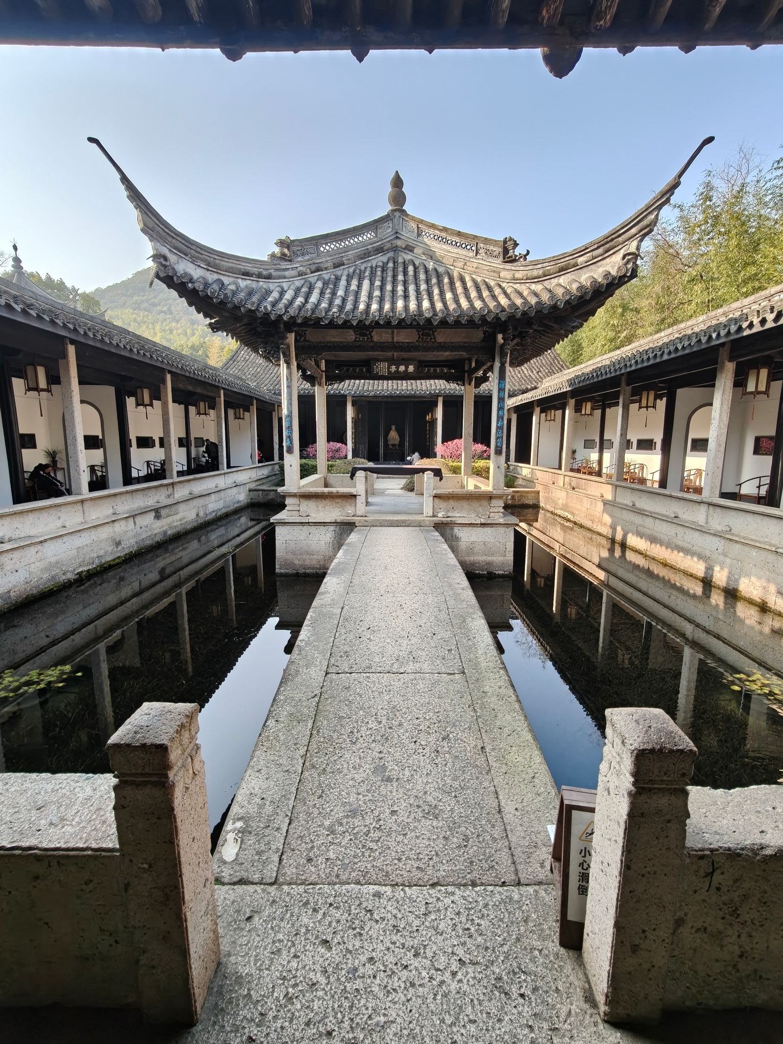 Chinese courtyard hotel atmosphere for luxury private China tour guide