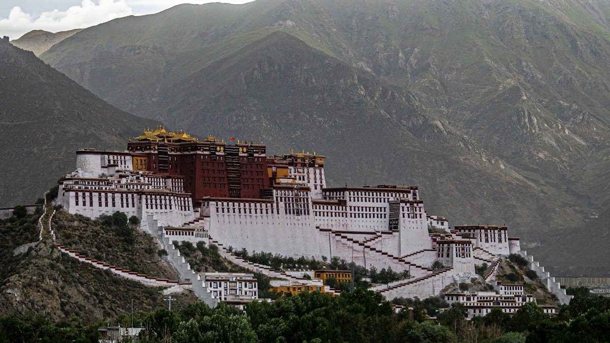 Temple quiet and sacred landscapes for Buddhist China journeys